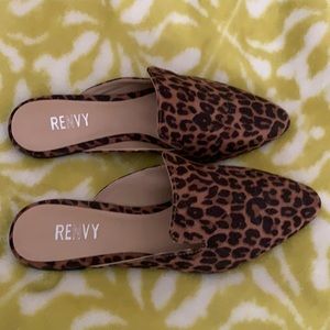 Leopard print slide shoes